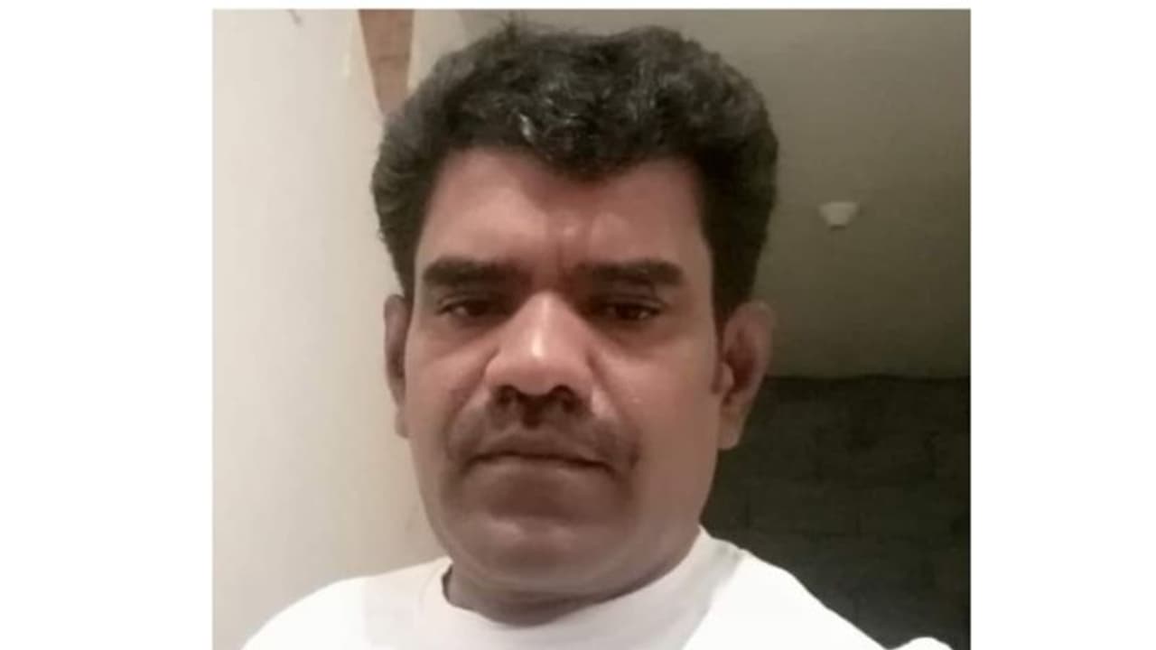 പ്രവാസി മലയാളി യുവാവിനെ വാഹനത്തിനുള്ളില് മരിച്ച നിലയില് കണ്ടെത്തി പ്രവാസി മലയാളി യുവാവിനെ വാഹനത്തിനുള്ളില് മരിച്ച നിലയില് കണ്ടെത്തി