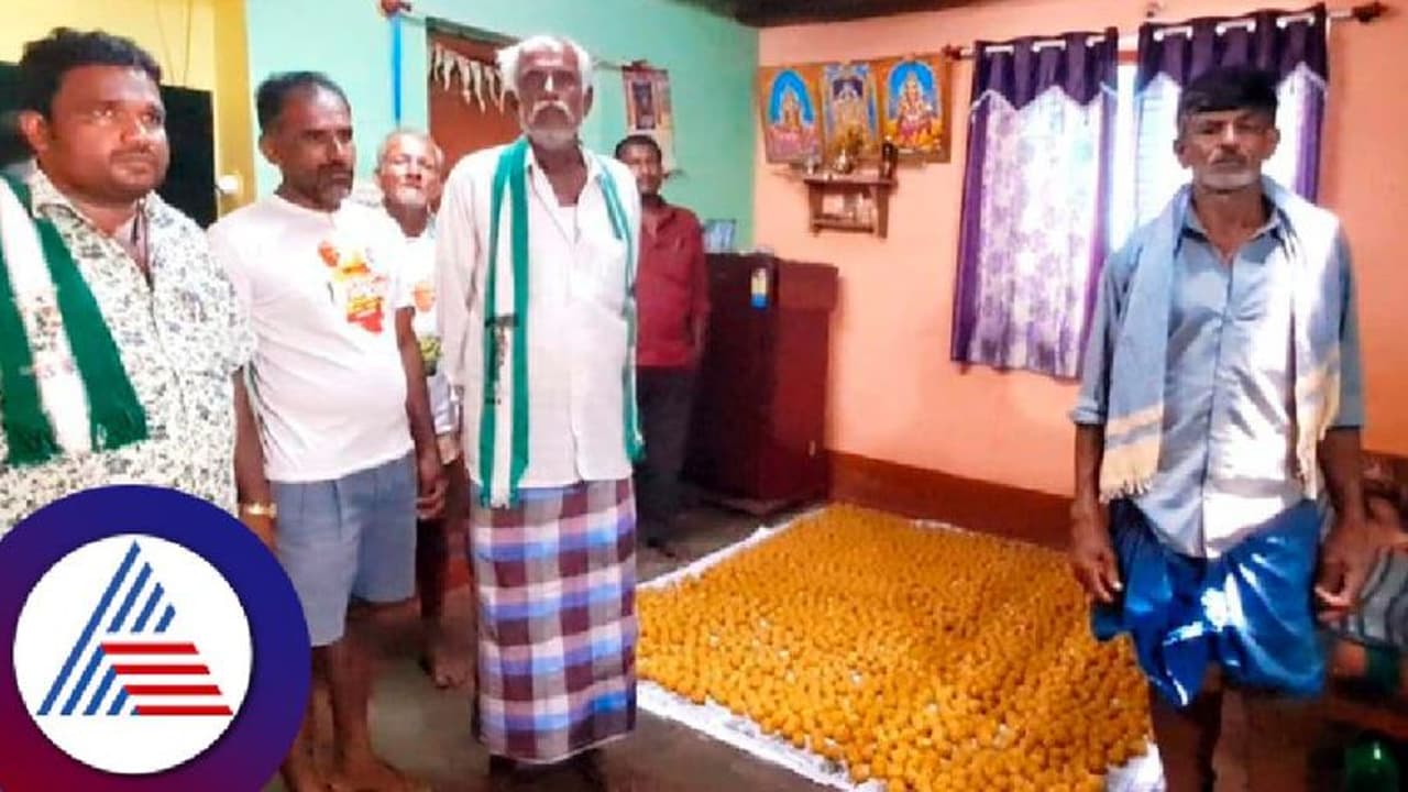 HD Kumaraswamy: ಎಚ್ಡಿಕೆ ಗೆಲುವಿಗೆ 2,500 ಲಡ್ಡು ಹಂಚಿದ ಅಭಿಮಾನಿಗಳು! HD Kumaraswamy: ಎಚ್ಡಿಕೆ ಗೆಲುವಿಗೆ 2,500 ಲಡ್ಡು ಹಂಚಿದ ಅಭಿಮಾನಿಗಳು!