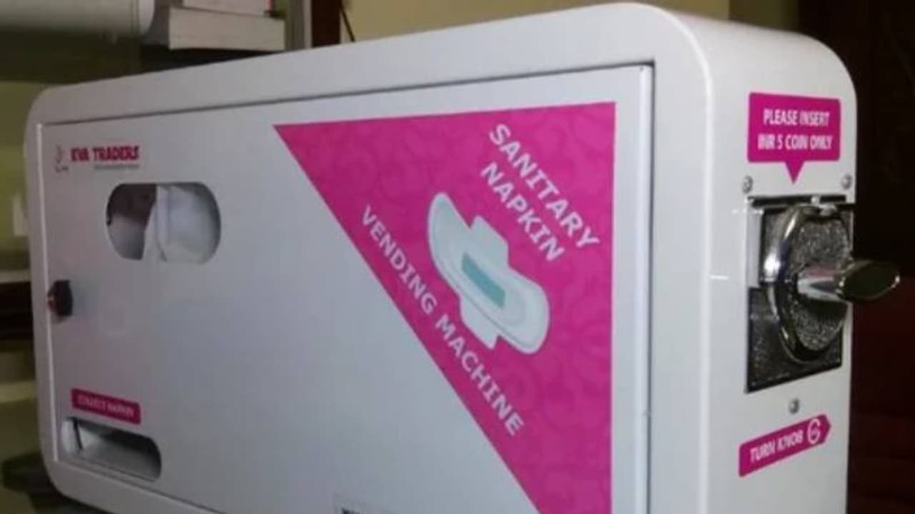 സംസ്ഥാനത്ത് പെൺകുട്ടികളുള്ള എല്ലാ സ്‌കൂളുകളിലും സാനിറ്ററി നാപ്കിൻ വെൻഡിങ് മെഷീൻ നിർബന്ധമാക്കാൻ സർക്കാർ