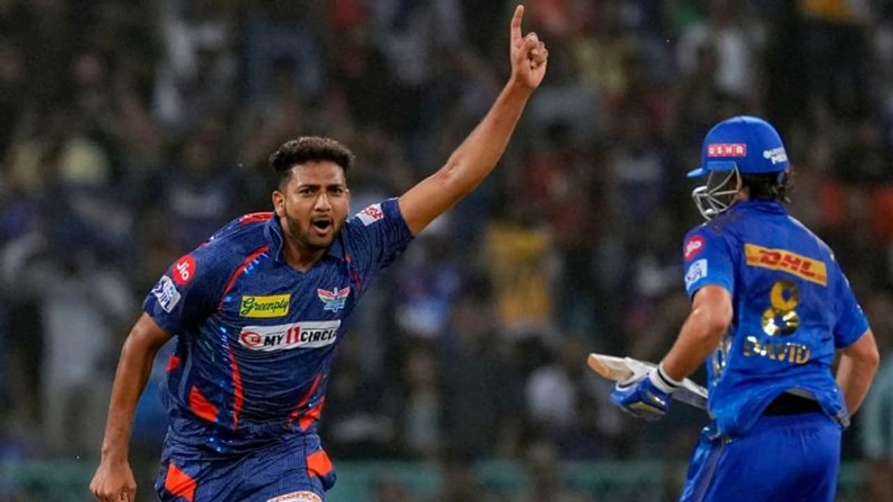 10 நாட்களுக்கு பிறகு வீடு திரும்பிய தந்தைக்கு வெற்றியை அர்ப்பணிக்கிறேன் மோசின் கான்! 10 நாட்களுக்கு பிறகு வீடு திரும்பிய தந்தைக்கு வெற்றியை அர்ப்பணிக்கிறேன் மோசின் கான்!