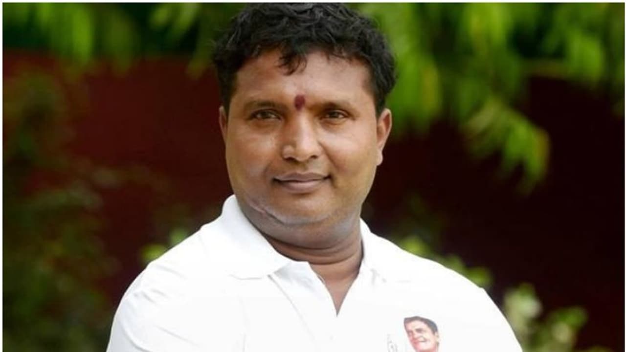 സഹപ്രവർത്തകയുടെ പീഡന പരാതി; യൂത്ത് കോൺഗ്രസ് അധ്യക്ഷന് മൂൻകൂർ ജാമ്യം, സർക്കാരിന് സുപ്രീം കോടതിയുടെ നോട്ടീസ് സഹപ്രവർത്തകയുടെ പീഡന പരാതി; യൂത്ത് കോൺഗ്രസ് അധ്യക്ഷന് മൂൻകൂർ ജാമ്യം, സർക്കാരിന് സുപ്രീം കോടതിയുടെ നോട്ടീസ്