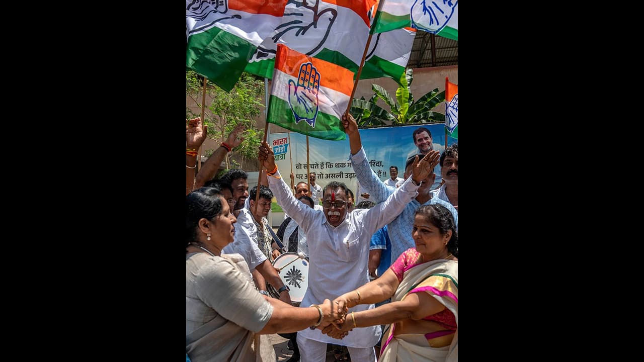 ರಾಜ್ಯದಲ್ಲಿ ಉಚಿತ ಕೊಡುಗೆ ಭರವಸೆ ನೀಡಿ ಗೆದ್ದ ಕಾಂಗ್ರೆಸ್ನಿಂದ ಮಧ್ಯಪ್ರದೇಶದಲ್ಲೂ ಉಚಿತಗಳ ಘೋಷಣೆ ರಾಜ್ಯದಲ್ಲಿ ಉಚಿತ ಕೊಡುಗೆ ಭರವಸೆ ನೀಡಿ ಗೆದ್ದ ಕಾಂಗ್ರೆಸ್ನಿಂದ ಮಧ್ಯಪ್ರದೇಶದಲ್ಲೂ ಉಚಿತಗಳ ಘೋಷಣೆ