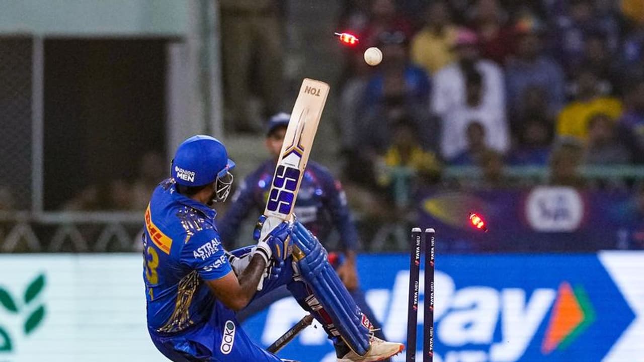 சொந்த மைதானத்தில் ஹீரோவான ஸ்கை, வெளி மைதானத்தில் காமெடியன்!