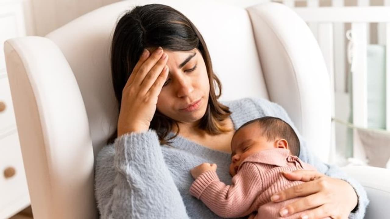 Health Tips : എന്താണ് പ്രസവാനന്തര ഹൈപ്പർടെൻഷൻ ? കാരണങ്ങളും ലക്ഷണങ്ങളും Health Tips : എന്താണ് പ്രസവാനന്തര ഹൈപ്പർടെൻഷൻ ? കാരണങ്ങളും ലക്ഷണങ്ങളും