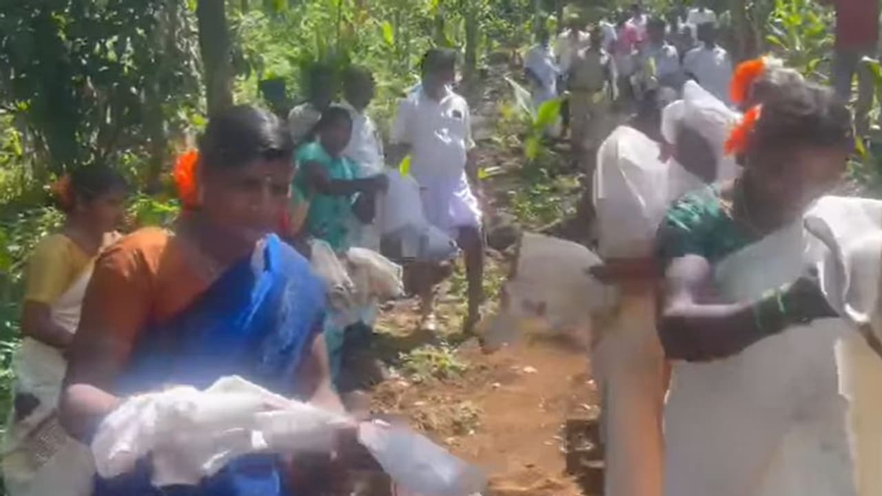 'അവർ അവരുടേതായ നൃത്തവും പാട്ടുമൊക്കെയായി ഞങ്ങളെ സ്വീകരിച്ചു..'; വലിയ സന്തോഷം പങ്കുവച്ച് ശ്രീനിജൻ എംഎൽഎ 'അവർ അവരുടേതായ നൃത്തവും പാട്ടുമൊക്കെയായി ഞങ്ങളെ സ്വീകരിച്ചു..'; വലിയ സന്തോഷം പങ്കുവച്ച് ശ്രീനിജൻ എംഎൽഎ