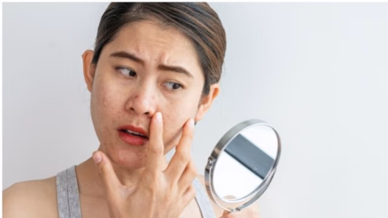 Health Tips : കണ്ണിന് ചുറ്റുമുള്ള കറുപ്പ് മാറാൻ ഇതാ ചില പൊടിക്കെെകൾ Health Tips : കണ്ണിന് ചുറ്റുമുള്ള കറുപ്പ് മാറാൻ ഇതാ ചില പൊടിക്കെെകൾ