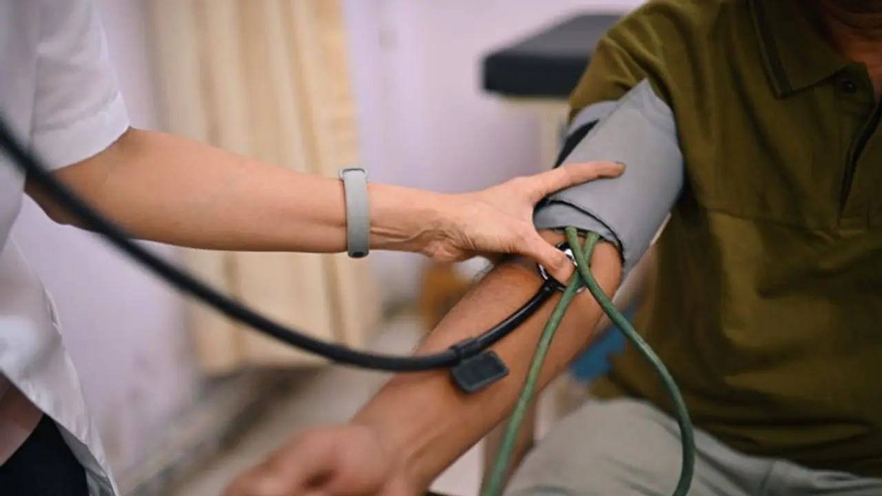 World Hypertension Day 2024 : ‍‍‍ഹൈപ്പർടെൻഷൻ സാധ്യത കുറയ്ക്കാൻ സഹായിക്കുന്ന അഞ്ച് ജീവിതശൈലി മാറ്റങ്ങൾ
