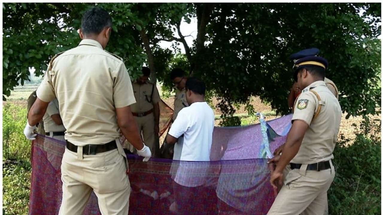 പാലക്കാട് 14 കാരിയും യുവാവും തൂങ്ങിമരിച്ച നിലയിൽ; പരാതി പൊലീസ് ​ഗൗരവത്തോടെ അന്വേഷിച്ചില്ലെന്ന് ആക്ഷേപം