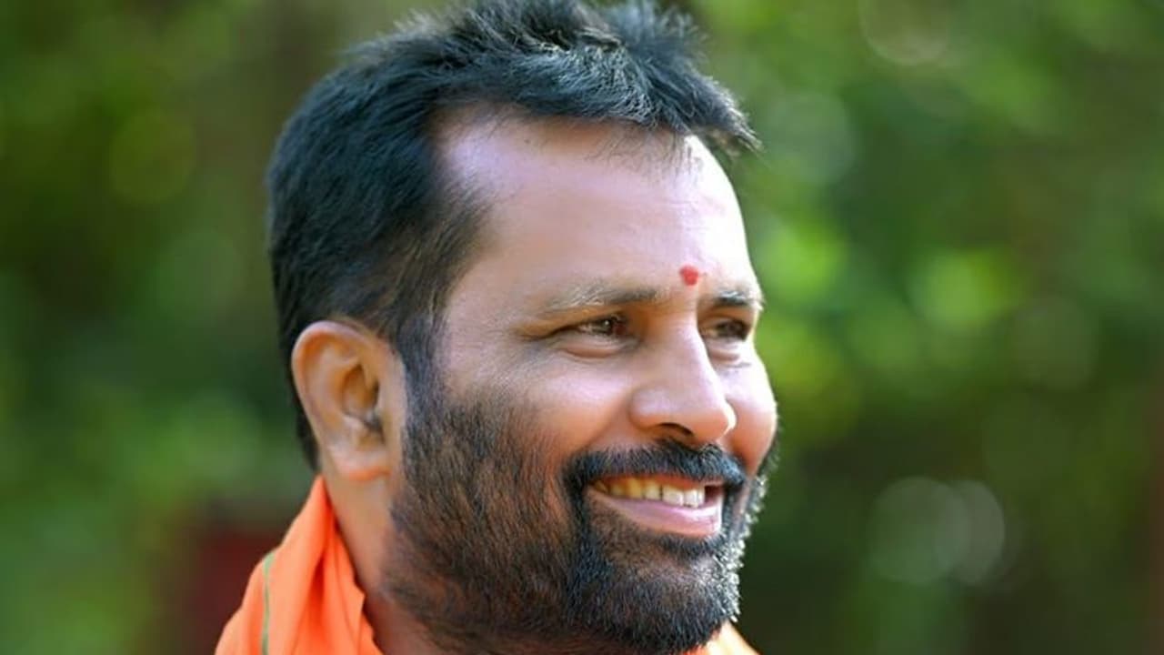 ಪುತ್ತಿಲ ಬಿಕ್ಕಟ್ಟು ಶಮನಕ್ಕೆ ಕೇಂದ್ರ ಸಚಿವ ಪ್ರಯತ್ನ?: ಪೇಜಾವರ ಶ್ರೀ ಜತೆಗೂ ಚರ್ಚೆ ಪುತ್ತಿಲ ಬಿಕ್ಕಟ್ಟು ಶಮನಕ್ಕೆ ಕೇಂದ್ರ ಸಚಿವ ಪ್ರಯತ್ನ?: ಪೇಜಾವರ ಶ್ರೀ ಜತೆಗೂ ಚರ್ಚೆ