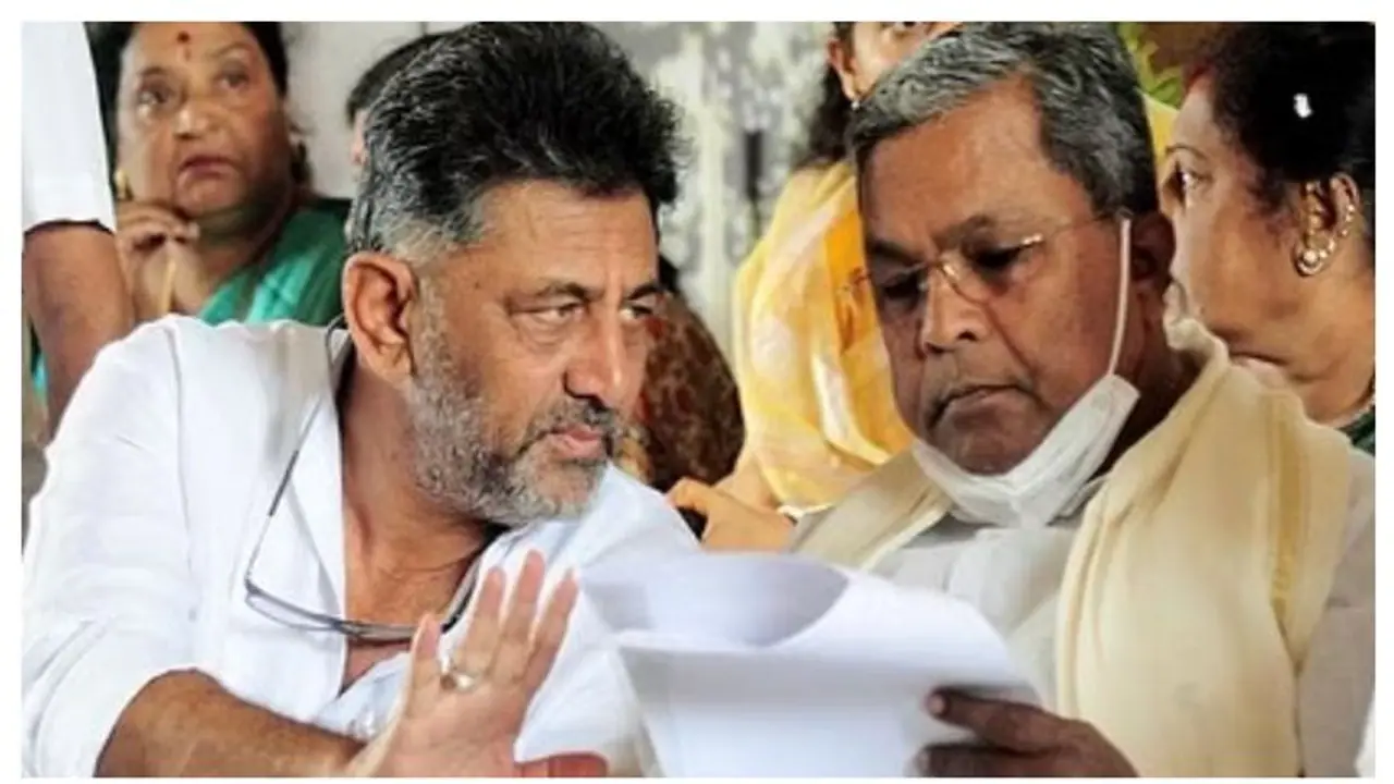 ഇന്നോ ഇന്നലെയോ തുടങ്ങിയതല്ല, ഡികെയും സിദ്ധുവും തമ്മിലുള്ള ചേരിപ്പോരിന്റെ ഭൂതകാലം ഇങ്ങനെ... ഇന്നോ ഇന്നലെയോ തുടങ്ങിയതല്ല, ഡികെയും സിദ്ധുവും തമ്മിലുള്ള ചേരിപ്പോരിന്റെ ഭൂതകാലം ഇങ്ങനെ...