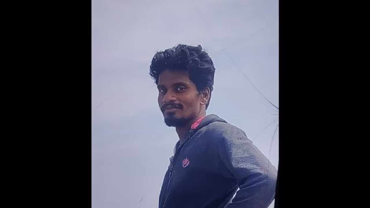 பெண் கேட்டு தரமறுத்த பெற்றோரை துப்பாக்கியால் சுட்ட வளர்ப்பு மகன்; விழுப்புரத்தில் பரபரப்பு பெண் கேட்டு தரமறுத்த பெற்றோரை துப்பாக்கியால் சுட்ட வளர்ப்பு மகன்; விழுப்புரத்தில் பரபரப்பு