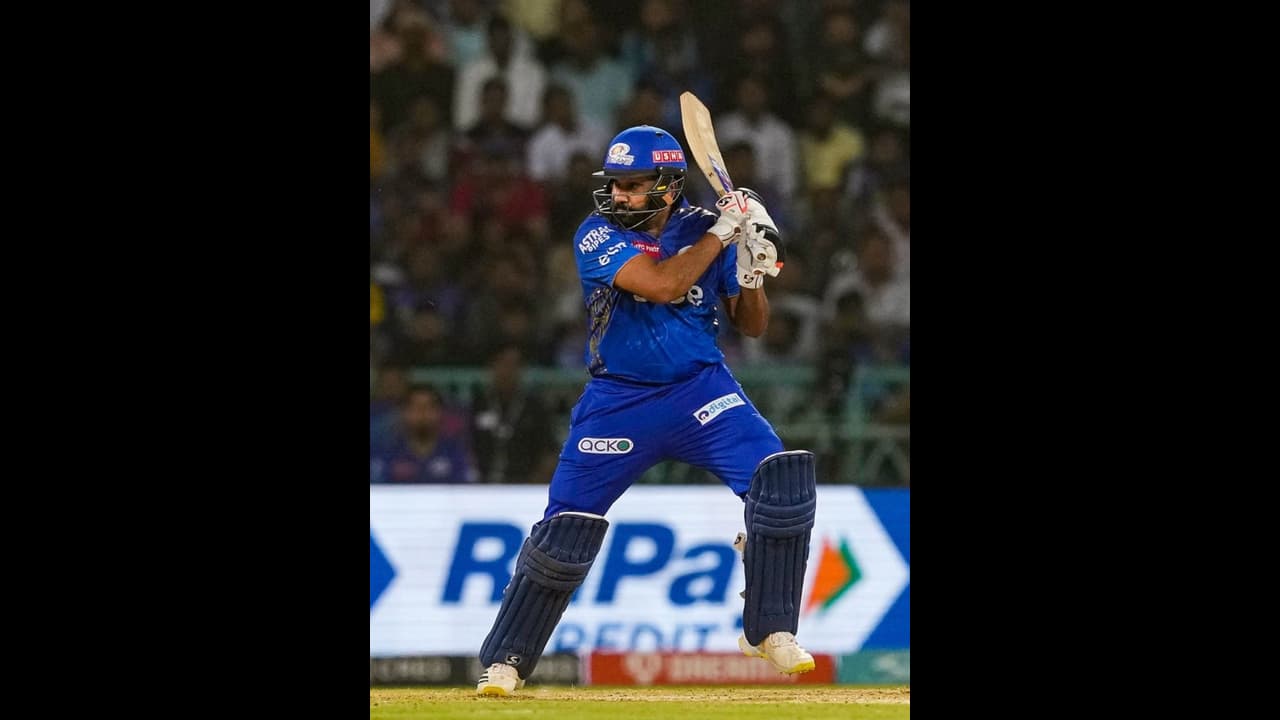 മുംബൈ ഇന്ത്യന്സിന് ആദ്യ പ്രഹരം! ഹൈദരാബാദിനെതിരെ വെല്ലുവിളി ഏറ്റെടുത്ത് രോഹിത് ഗ്രീന് സഖ്യം മുംബൈ ഇന്ത്യന്സിന് ആദ്യ പ്രഹരം! ഹൈദരാബാദിനെതിരെ വെല്ലുവിളി ഏറ്റെടുത്ത് രോഹിത് ഗ്രീന് സഖ്യം