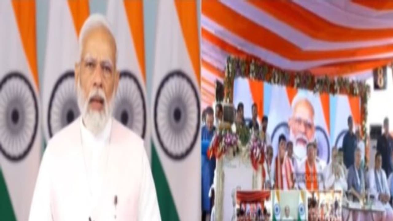 ఒడిశా తొలి వందే భారత్ రైలు ప్రారంభం.. సాంకేతికత దేశంలో వివిధ మూలలకు చేరుతుందన్న మోదీ.. ఒడిశా తొలి వందే భారత్ రైలు ప్రారంభం.. సాంకేతికత దేశంలో వివిధ మూలలకు చేరుతుందన్న మోదీ..