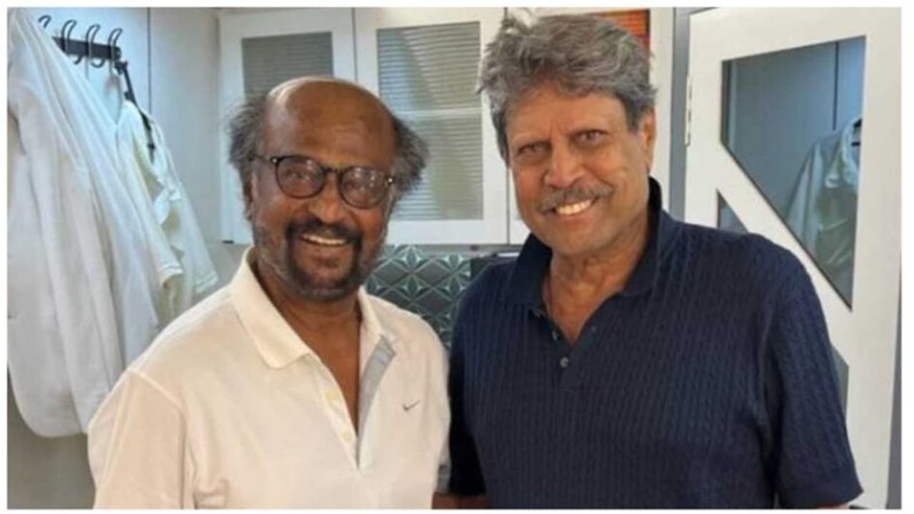 சூப்பர் ஸ்டார் ரஜினிகாந்த்தை திடீர் என சந்தித்த கிரிக்கெட் வீரர் கபில் தேவ்! வைரலாகும் புகைப்படம்..! சூப்பர் ஸ்டார் ரஜினிகாந்த்தை திடீர் என சந்தித்த கிரிக்கெட் வீரர் கபில் தேவ்! வைரலாகும் புகைப்படம்..!