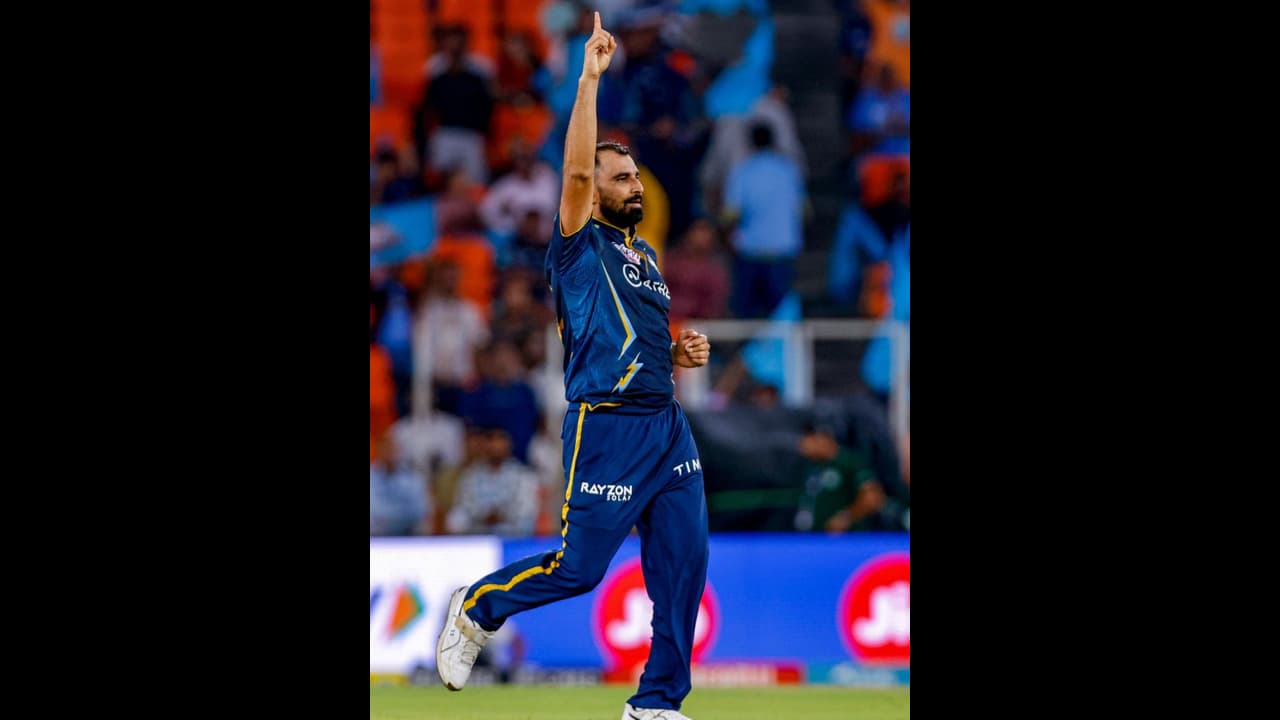 ഹാർദ്ദിക്ക് പോയതിന് പിന്നാലെ മുഹമ്മദ് ഷമിയെ മറ്റൊരു ടീം സമീപിച്ചു; വെളിപ്പെടുത്തി ഗുജറാത്ത് ടൈറ്റൻസ് ഹാർദ്ദിക്ക് പോയതിന് പിന്നാലെ മുഹമ്മദ് ഷമിയെ മറ്റൊരു ടീം സമീപിച്ചു; വെളിപ്പെടുത്തി ഗുജറാത്ത് ടൈറ്റൻസ്