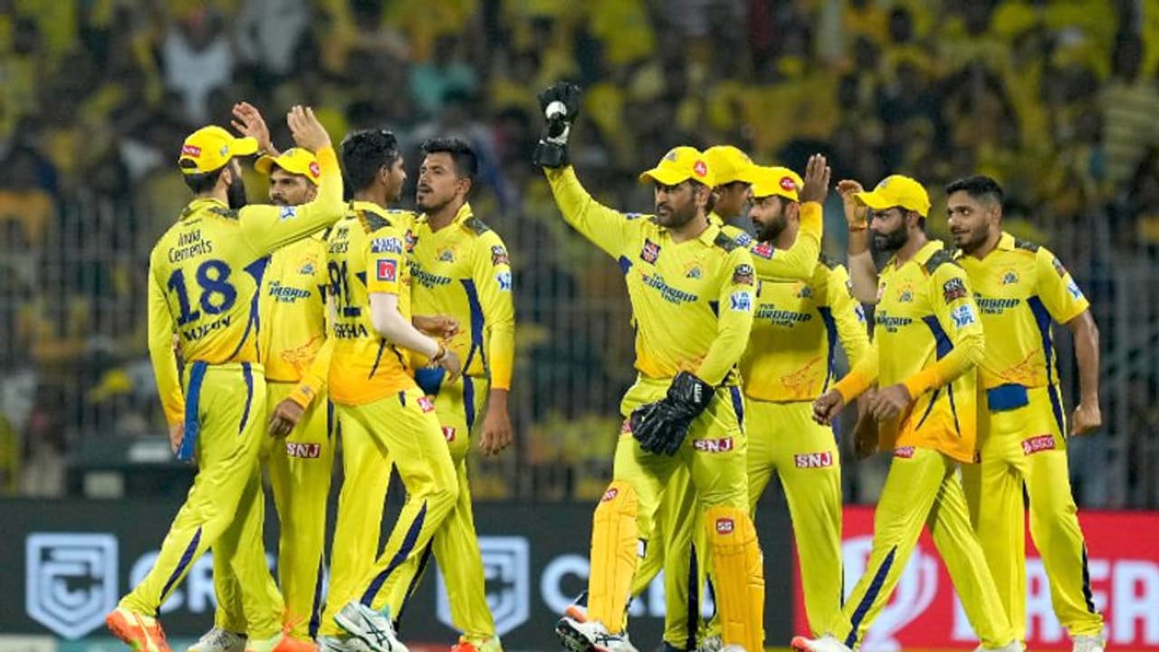 ചെപ്പോക്ക് ആരാധകക്കടലാവും; പ്ലേ ഓഫ് മത്സരങ്ങളുടെ ടിക്കറ്റ് വില്പന തുടങ്ങി, വിലകള് അറിയാം ചെപ്പോക്ക് ആരാധകക്കടലാവും; പ്ലേ ഓഫ് മത്സരങ്ങളുടെ ടിക്കറ്റ് വില്പന തുടങ്ങി, വിലകള് അറിയാം