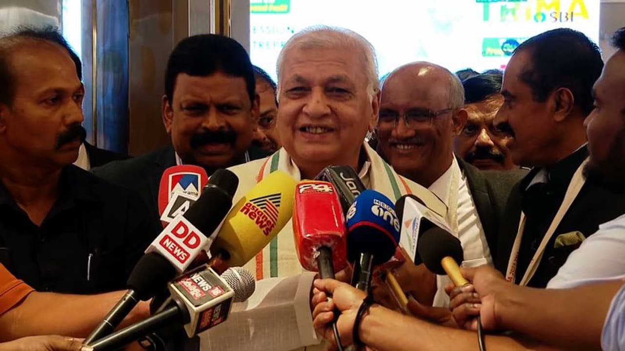 കാട്ടാക്കട കോളേജ് യുയുസി ആൾമാറാട്ടം: ഇങ്ങനെയാണോ ജനാധിപത്യം പഠിപ്പിക്കേണ്ടത്? ഗവർണർ ആരിഫ് ഖാൻ