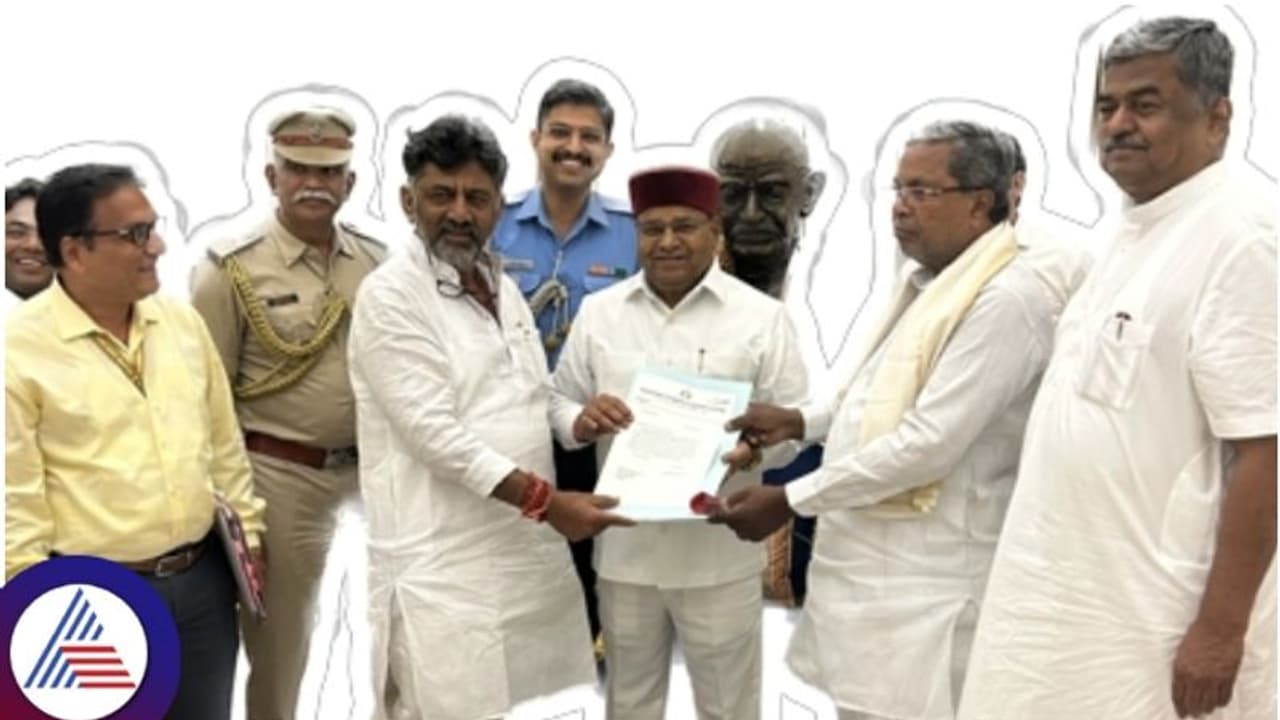 ಸರ್ಕಾರ ರಚನೆಗೆ ಸಿದ್ದರಾಮಯ್ಯಗೆ ಗ್ರೀನ್ ಸಿಗ್ನಲ್ ನೀಡಿದ ರಾಜ್ಯಪಾಲರು: ನಾಳಿದ್ದು ಪ್ರಮಾಣವಚನ ಸರ್ಕಾರ ರಚನೆಗೆ ಸಿದ್ದರಾಮಯ್ಯಗೆ ಗ್ರೀನ್ ಸಿಗ್ನಲ್ ನೀಡಿದ ರಾಜ್ಯಪಾಲರು: ನಾಳಿದ್ದು ಪ್ರಮಾಣವಚನ