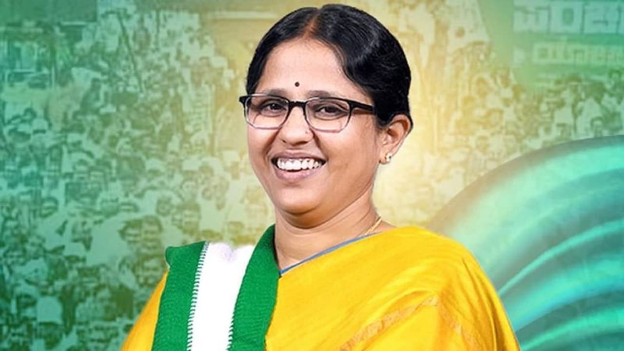 ಒಳಒಪ್ಪಂದವೆಂಬ ಬಿಜೆಪಿ ಆರೋಪ ಸತ್ಯಕ್ಕೆ ದೂರ: ಜೆಡಿಎಸ್ ಶಾಸಕಿ ಶಾರದಾ ಪೂರ್ಯನಾಯ್ಕ್ ಒಳಒಪ್ಪಂದವೆಂಬ ಬಿಜೆಪಿ ಆರೋಪ ಸತ್ಯಕ್ಕೆ ದೂರ: ಜೆಡಿಎಸ್ ಶಾಸಕಿ ಶಾರದಾ ಪೂರ್ಯನಾಯ್ಕ್