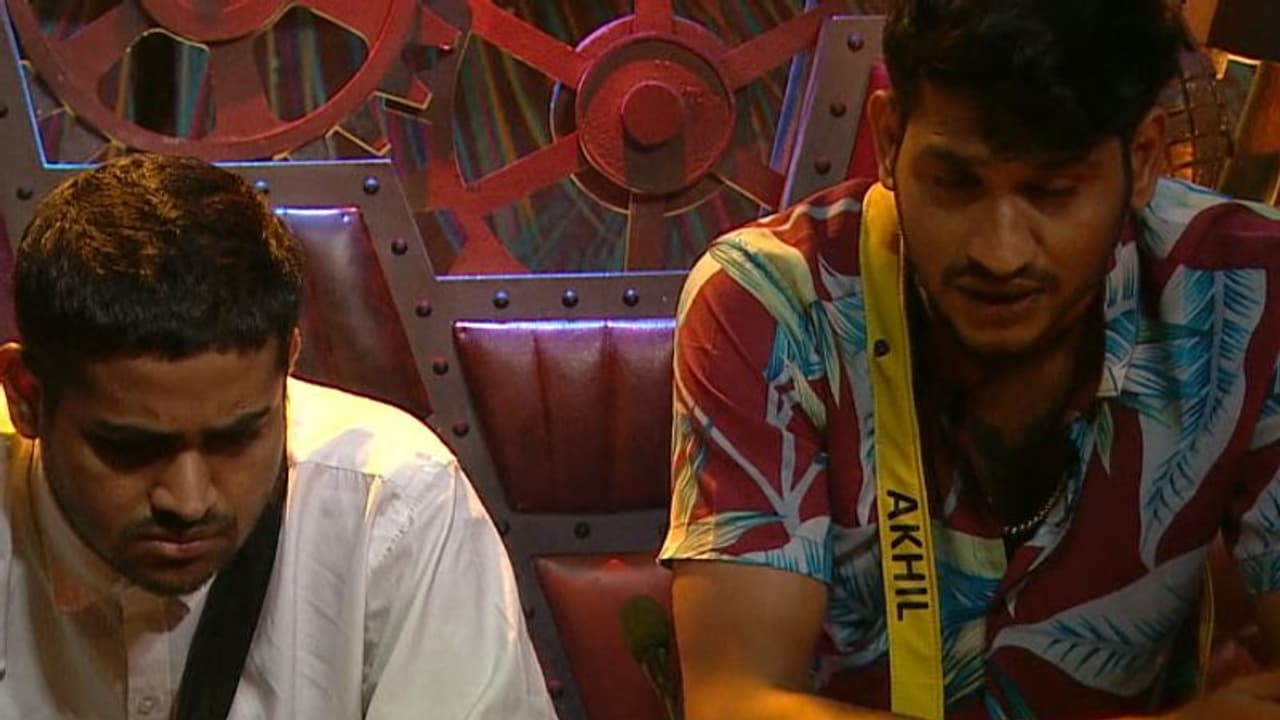 അഖിലിനെ പുറത്താക്കണമെന്ന് ജുനൈസ്, നിയമം തെറ്റിച്ചെങ്കില് പോകാമെന്ന് മാരാര്, താക്കീതുമായി ബിഗ് ബോസും അഖിലിനെ പുറത്താക്കണമെന്ന് ജുനൈസ്, നിയമം തെറ്റിച്ചെങ്കില് പോകാമെന്ന് മാരാര്, താക്കീതുമായി ബിഗ് ബോസും