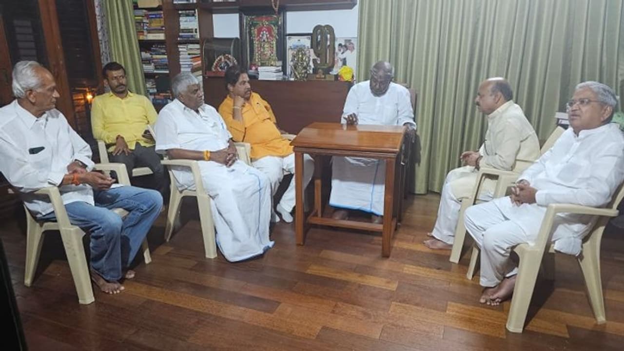 ಕಾಂಗ್ರೆಸ್ ವಿರುದ್ಧ ಜೆಡಿಎಸ್ ಜತೆ ಬಿಜೆಪಿ ಸ್ನೇಹ? ಕಾಂಗ್ರೆಸ್ ವಿರುದ್ಧ ಜೆಡಿಎಸ್ ಜತೆ ಬಿಜೆಪಿ ಸ್ನೇಹ?