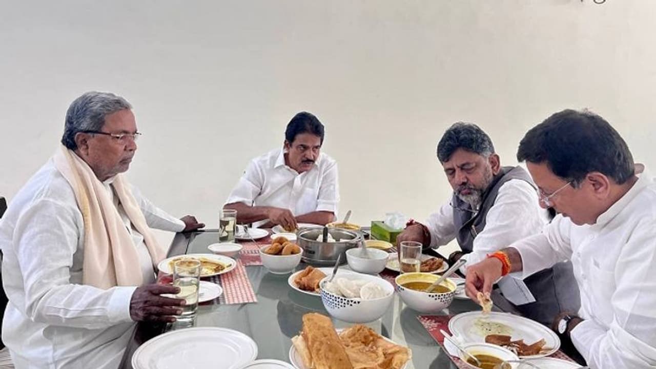 ಸಿದ್ದರಾಮಯ್ಯ ಸಸ್ಯಹಾರ ರಹಸ್ಯ, ಮತ್ತೆ ಪಟ್ಟಕ್ಕೇರಲು ಕಾರಣವಾಯ್ತಾ ಧರ್ಮಸ್ಥಳದಲ್ಲಿ ಎಸಗಿದ ತಪ್ಪಿನ ಪ್ರಾಯಶ್ಚಿತ! ಸಿದ್ದರಾಮಯ್ಯ ಸಸ್ಯಹಾರ ರಹಸ್ಯ, ಮತ್ತೆ ಪಟ್ಟಕ್ಕೇರಲು ಕಾರಣವಾಯ್ತಾ ಧರ್ಮಸ್ಥಳದಲ್ಲಿ ಎಸಗಿದ ತಪ್ಪಿನ ಪ್ರಾಯಶ್ಚಿತ!