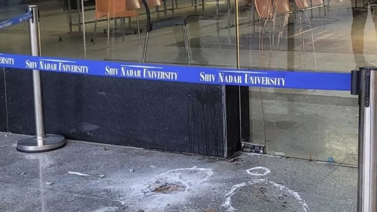 Shiv Nadar University: பல்கலைக்கழகத்தில் பயங்கரம்.. மாணவியை சுட்டுகொன்றுவிட்டு மாணவன் செய்த காரியம்..!