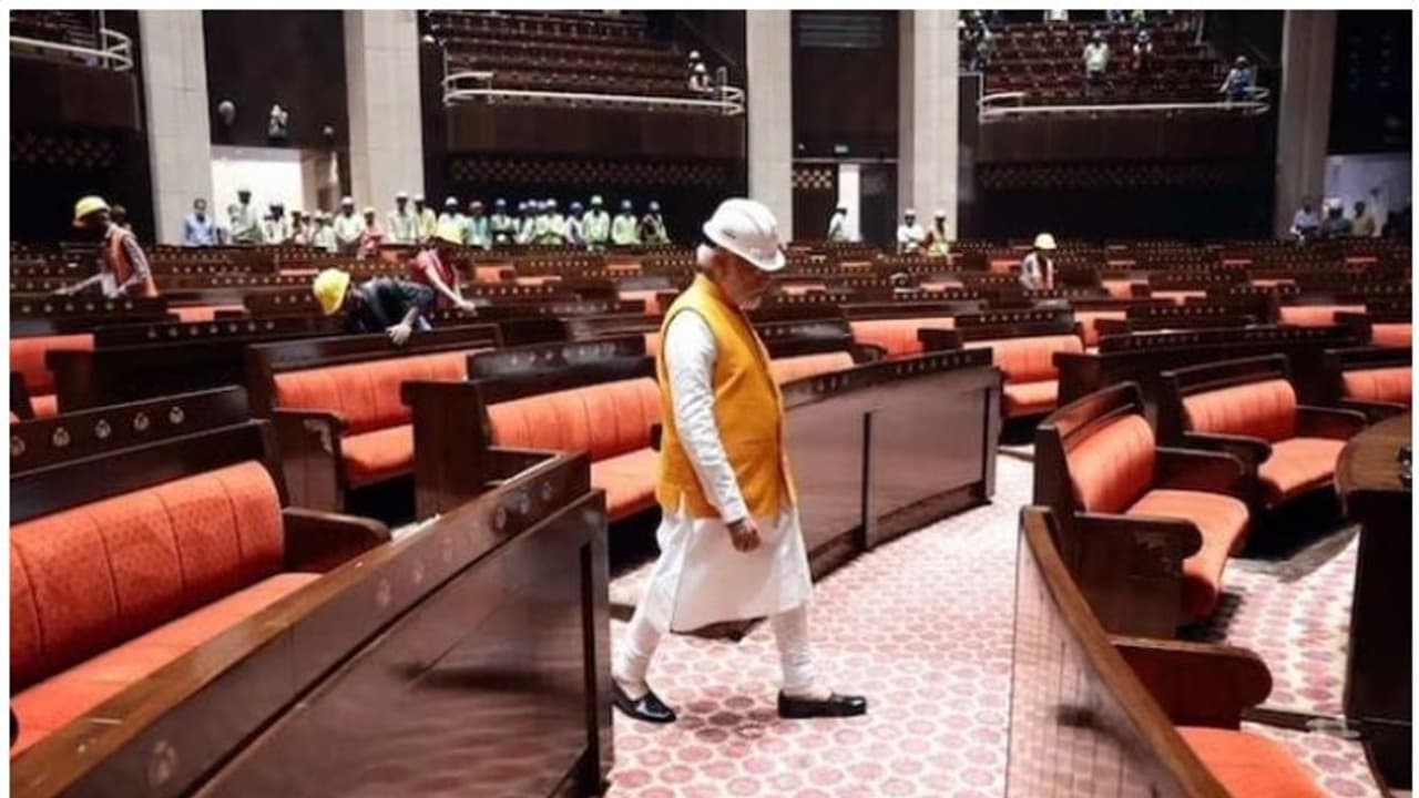 'പുതിയ പാർലമെന്റ് മന്ദിരം മോദിയുടെ പൊങ്ങച്ചം കാണിക്കാനുള്ള പ്രോജക്ട്'; പരിഹസിച്ച് കോൺഗ്രസ് 'പുതിയ പാർലമെന്റ് മന്ദിരം മോദിയുടെ പൊങ്ങച്ചം കാണിക്കാനുള്ള പ്രോജക്ട്'; പരിഹസിച്ച് കോൺഗ്രസ്