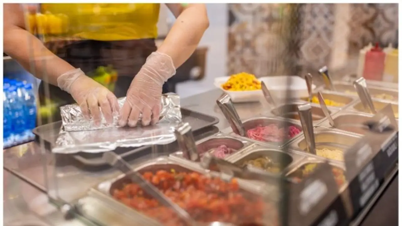 ശ്രദ്ധിക്കൂ, അലുമിനിയം ഫോയിലിൽ ഭക്ഷണം പൊതിയുമ്പോൾ സംഭവിക്കുന്നത്... ശ്രദ്ധിക്കൂ, അലുമിനിയം ഫോയിലിൽ ഭക്ഷണം പൊതിയുമ്പോൾ സംഭവിക്കുന്നത്...