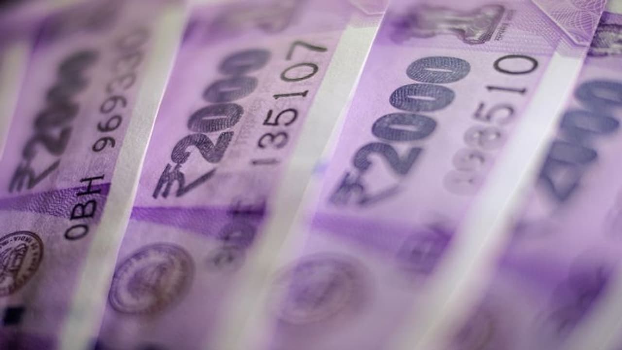 RBI asks banks to stop issuing Rs 2,000 notes with immediate effect; check details