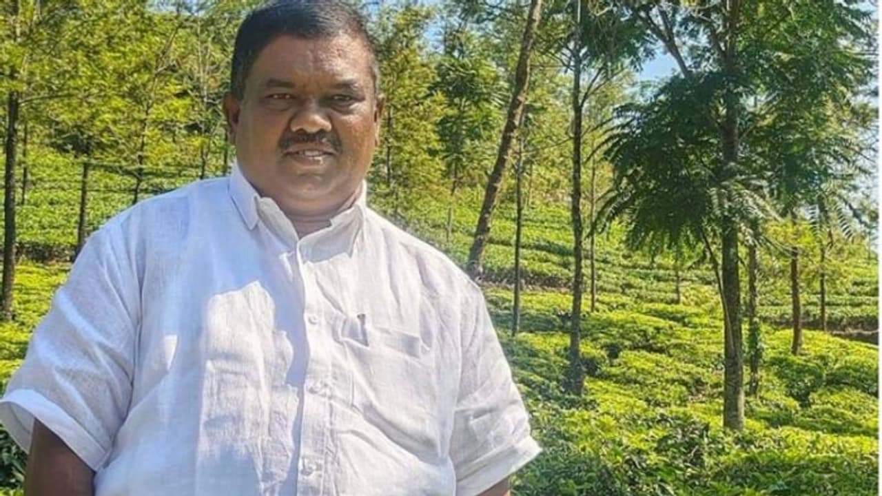 വ്യാപാരിയെ ഭീഷണിപ്പെടുത്തി പണം വാങ്ങി, ആലപ്പുഴയിൽ സിഐടിയു നേതാവിനെ സിപിഎം പുറത്താക്കി വ്യാപാരിയെ ഭീഷണിപ്പെടുത്തി പണം വാങ്ങി, ആലപ്പുഴയിൽ സിഐടിയു നേതാവിനെ സിപിഎം പുറത്താക്കി