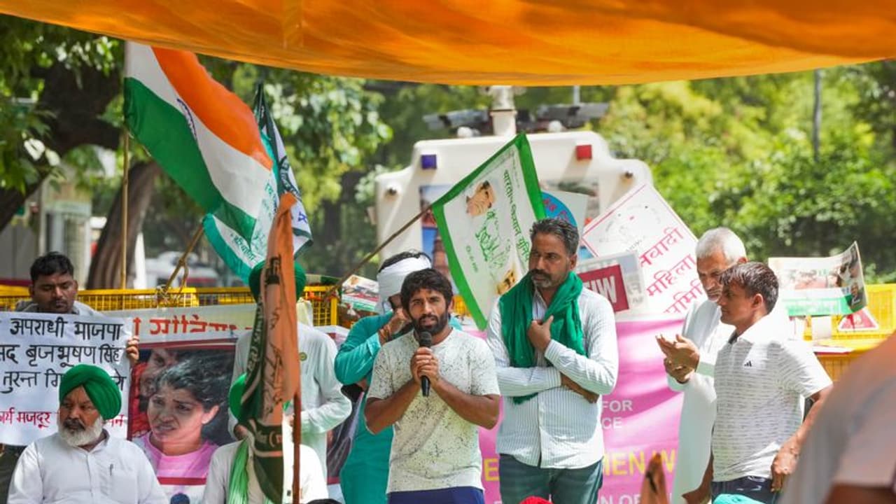 Wrestlers vs WFI chief: Protesting grapplers criticise Brij Bhushan's comments for demeaning their medals Wrestlers vs WFI chief: Protesting grapplers criticise Brij Bhushan's comments for demeaning their medals