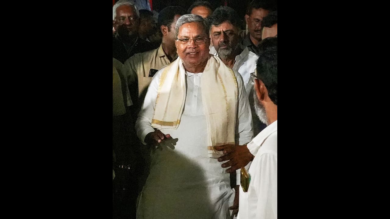 ಮೊದಲ ಸಂಪುಟ ಸಭೆಯಲ್ಲೇ ಕಾಂಗ್ರೆಸ್ 5 ಗ್ಯಾರಂಟಿಗಳಿಗೆ ತಾತ್ವಿಕ ಒಪ್ಪಿಗೆ: ಸಿಎಂ ಸಿದ್ದರಾಮಯ್ಯ ಮೊದಲ ಸಂಪುಟ ಸಭೆಯಲ್ಲೇ ಕಾಂಗ್ರೆಸ್ 5 ಗ್ಯಾರಂಟಿಗಳಿಗೆ ತಾತ್ವಿಕ ಒಪ್ಪಿಗೆ: ಸಿಎಂ ಸಿದ್ದರಾಮಯ್ಯ