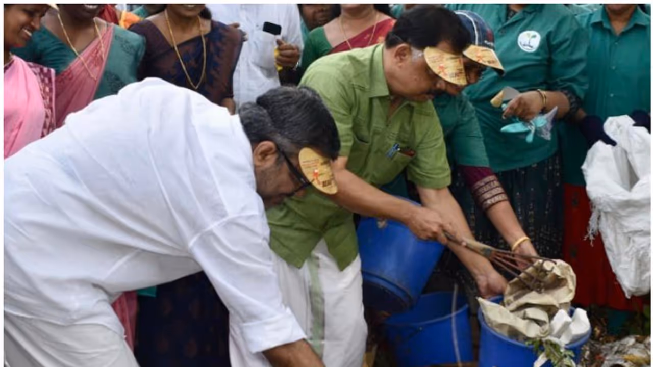 കേരളത്തിലെ ഏറ്റവും സുന്ദരനായ എംഎല്എ ആരാണ്? ഇതാ ഉത്തരവുമായി എം ബി രാജേഷ്, മാതൃകയാക്കാമെന്ന് മന്ത്രി കേരളത്തിലെ ഏറ്റവും സുന്ദരനായ എംഎല്എ ആരാണ്? ഇതാ ഉത്തരവുമായി എം ബി രാജേഷ്, മാതൃകയാക്കാമെന്ന് മന്ത്രി