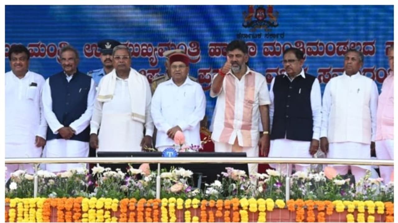 Oath Taking Ceremony: ಸಿದ್ದು, ಡಿಕೆಶಿ ಬಳಿಕ 8 ಸಚಿವರ ಪ್ರಮಾಣ ವಚನ ಸ್ವೀಕಾರ Oath Taking Ceremony: ಸಿದ್ದು, ಡಿಕೆಶಿ ಬಳಿಕ 8 ಸಚಿವರ ಪ್ರಮಾಣ ವಚನ ಸ್ವೀಕಾರ