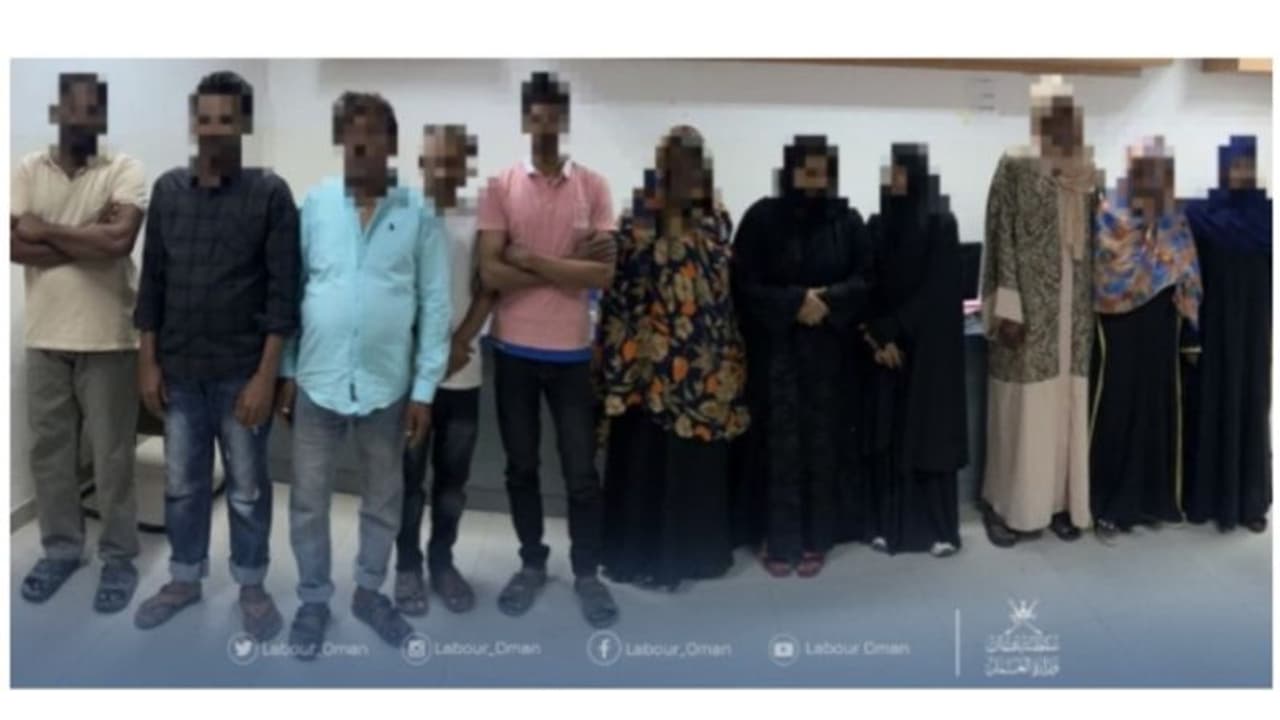 താമസ സ്ഥലങ്ങളില് ലൈസന്സില്ലാതെ വാണിജ്യ പ്രവര്ത്തനം; 11 പ്രവാസികള് അറസ്റ്റില് താമസ സ്ഥലങ്ങളില് ലൈസന്സില്ലാതെ വാണിജ്യ പ്രവര്ത്തനം; 11 പ്രവാസികള് അറസ്റ്റില്