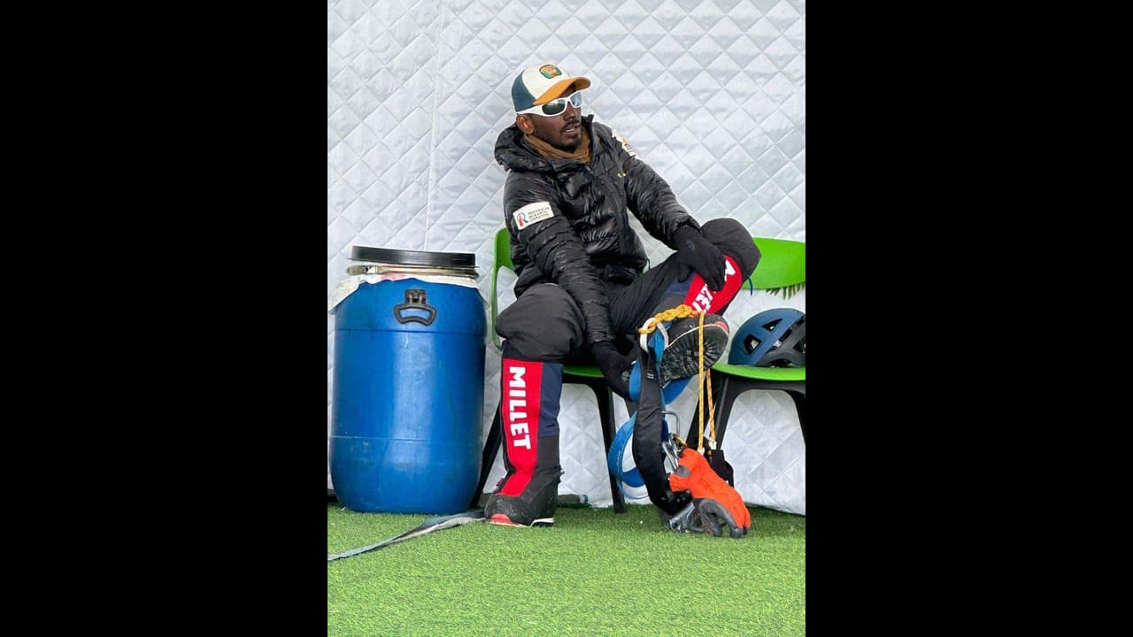 எவரெஸ்ட் சிகரத்தில் ஏறி சாதனை படைத்த தமிழர்.. யார் இந்த ராஜசேகர்?