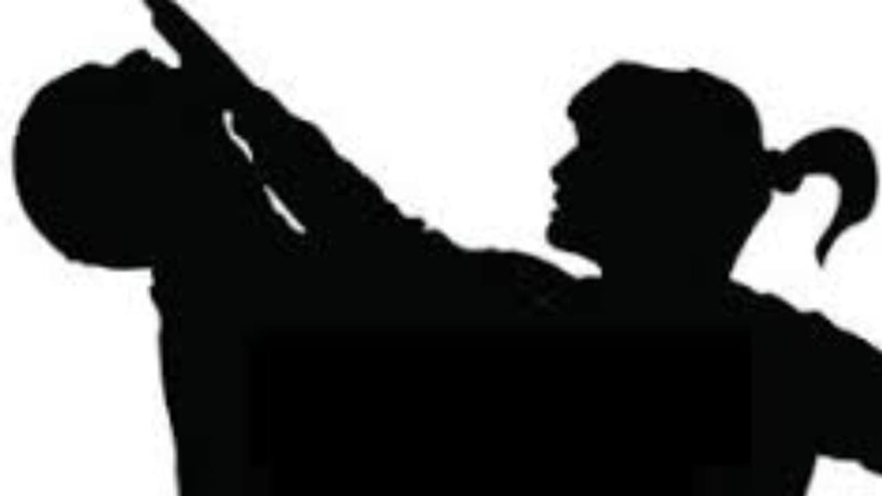 പ്രതിരോധമുറകൾ പഠിക്കാം; ഈ പൊലീസ് പെൺപുലികൾ തയ്യാർ! പ്രതിരോധമുറകൾ പഠിക്കാം; ഈ പൊലീസ് പെൺപുലികൾ തയ്യാർ!