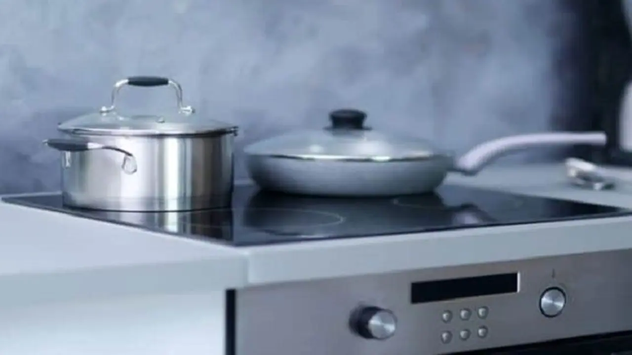 ಫ್ರೀ ಕರೆಂಟ್ ಎಫೆಕ್ಟ್: ಎಲ್ಪಿಜಿ ತ್ಯಜಿಸಿ ವಿದ್ಯುತ್ ಒಲೆ ಖರೀದಿಸುತ್ತಿರುವ ಜನ..! ಫ್ರೀ ಕರೆಂಟ್ ಎಫೆಕ್ಟ್: ಎಲ್ಪಿಜಿ ತ್ಯಜಿಸಿ ವಿದ್ಯುತ್ ಒಲೆ ಖರೀದಿಸುತ್ತಿರುವ ಜನ..!