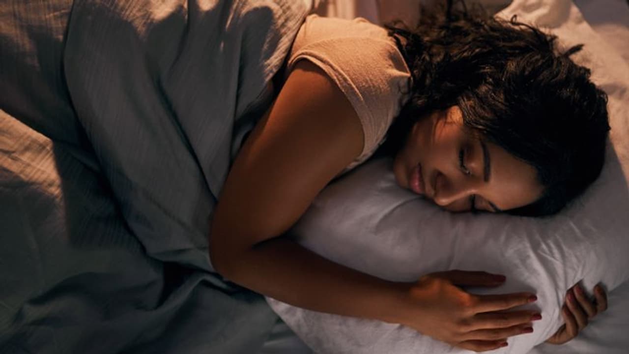 Health Tips: ഉറക്കം ശരിയാകുന്നില്ലേ? രാത്രി കഴിക്കാം ഈ മൂന്ന് ഭക്ഷണങ്ങള്‍...