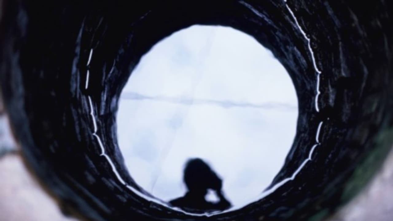 சேலத்தில் கிணற்றில் குதித்த மகள், காப்பாற்ற முயன்ற தந்தை நீரில் மூழ்கி பலி சேலத்தில் கிணற்றில் குதித்த மகள், காப்பாற்ற முயன்ற தந்தை நீரில் மூழ்கி பலி