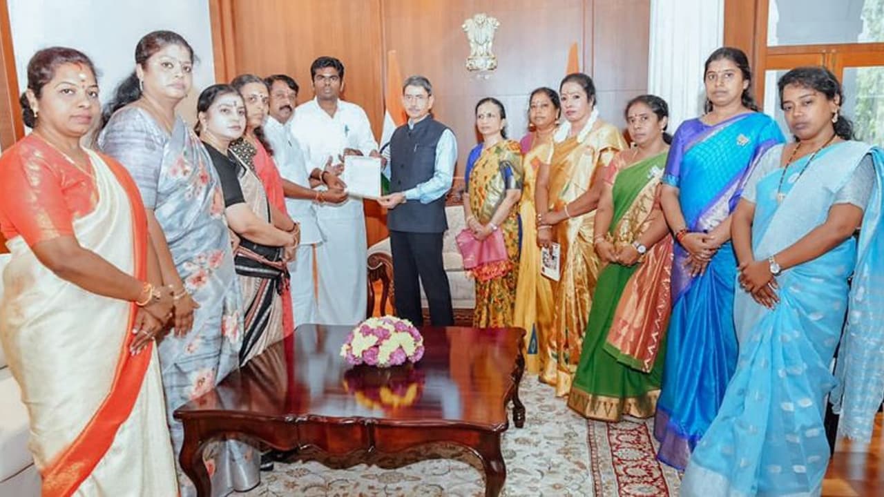 செந்தில் பாலாஜி,மஸ்தானை அமைச்சர் பதவியில் இருந்து நீக்குங்கள்! மகளிர் அணியோடு சென்று ஆளுநரிடம் அண்ணாமலை புகார் செந்தில் பாலாஜி,மஸ்தானை அமைச்சர் பதவியில் இருந்து நீக்குங்கள்! மகளிர் அணியோடு சென்று ஆளுநரிடம் அண்ணாமலை புகார்