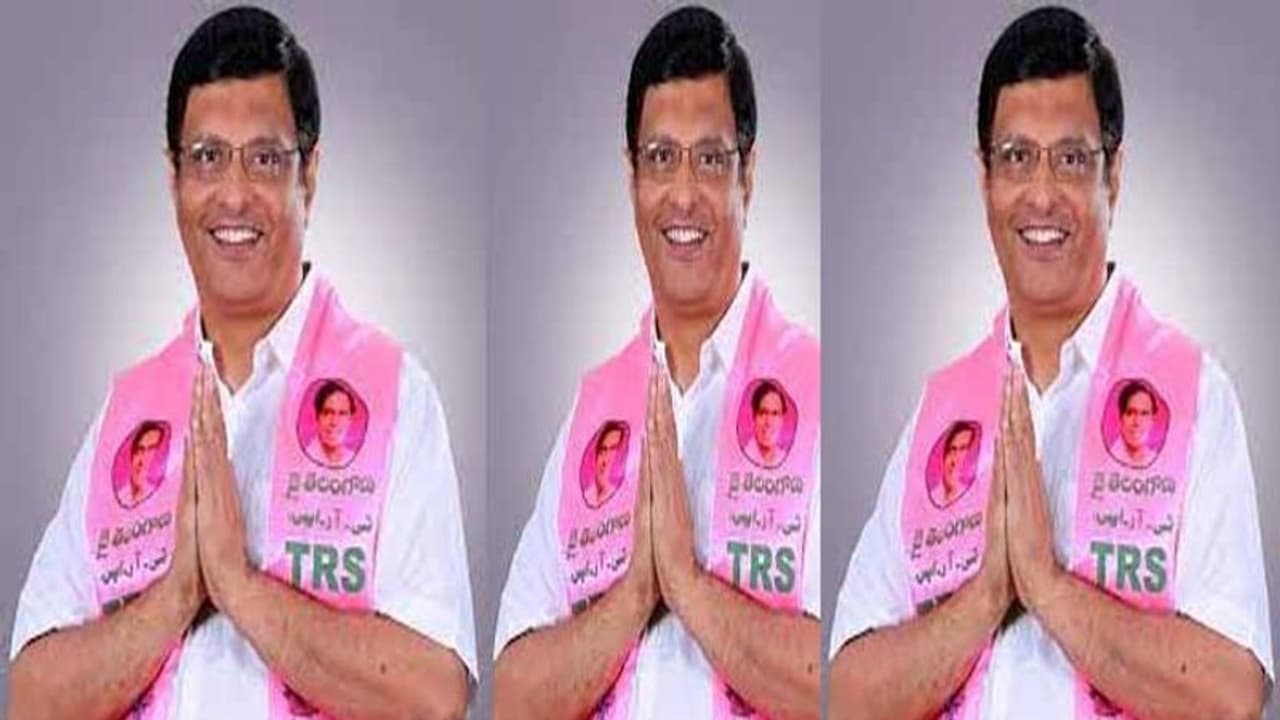 తెలంగాణ అసెంబ్లీ సెక్రటరీతో జలగం వెంకటరావు భేటీ: హైకోర్టు కాపీ అందజేత