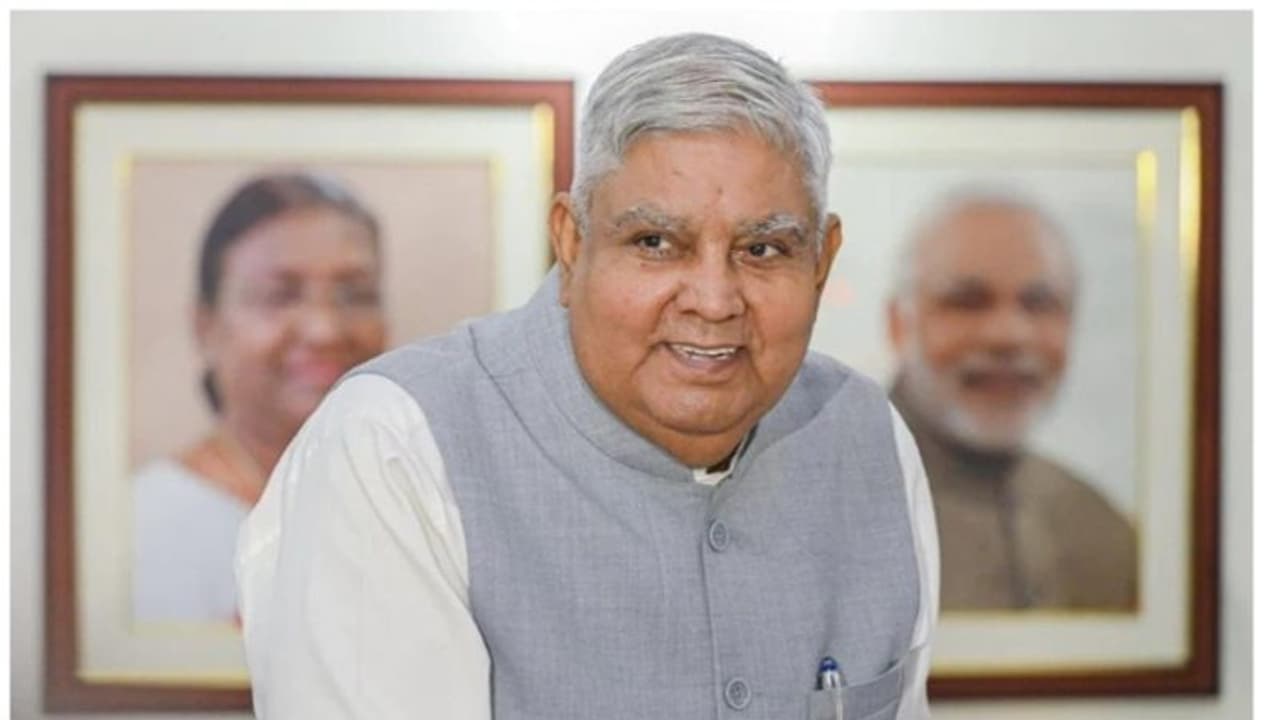 ഉപരാഷ്ട്രപതി ജഗ്ദീപ് ധന്കർ കേരളത്തിൽ, സ്വീകരിച്ച് മന്ത്രിമാരും ഗവര്ണറും; രണ്ട് ദിവസത്തെ സന്ദർശനം ഉപരാഷ്ട്രപതി ജഗ്ദീപ് ധന്കർ കേരളത്തിൽ, സ്വീകരിച്ച് മന്ത്രിമാരും ഗവര്ണറും; രണ്ട് ദിവസത്തെ സന്ദർശനം