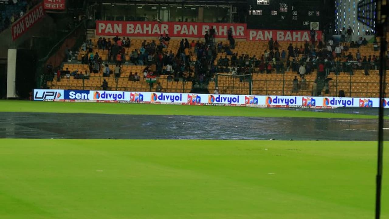 മഴ പണി തരുന്ന എല്ലാ ലക്ഷണവും മാനത്ത്; ആര്‍സിബിയുടെ മത്സരം മുടങ്ങാനിട