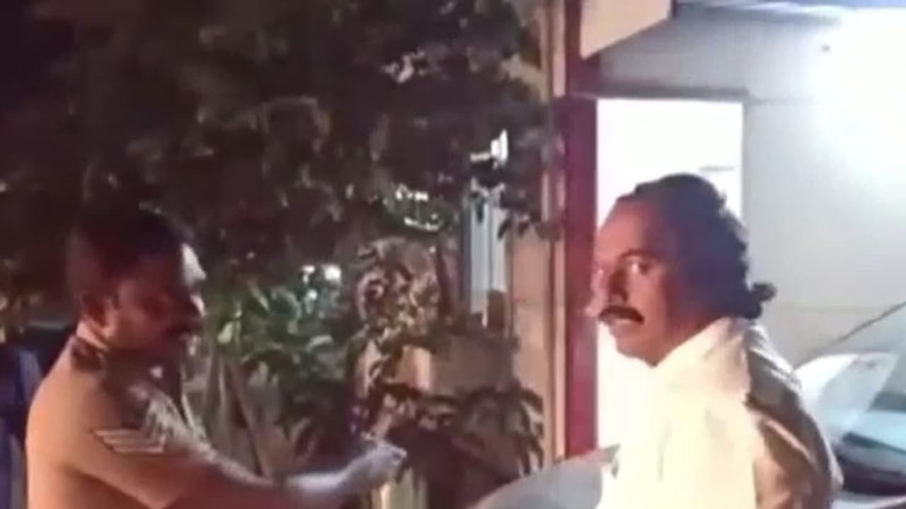 தொலைத்துக் கட்டிவிடுவேன்! குமரி சோதனைச் சாவடியில் காவலர்களை லெஃப்ட் ரைட் வாங்கிய அமைச்சர்!