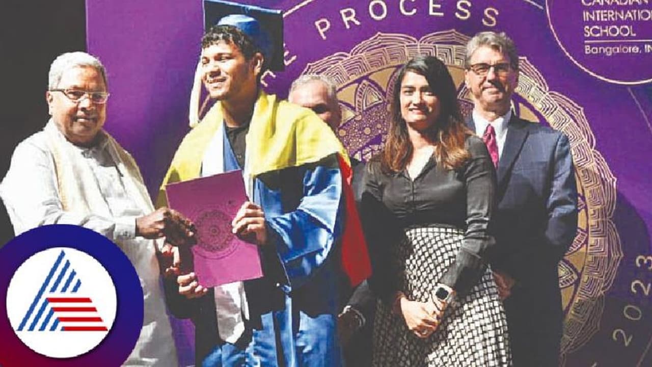 ಮೊಮ್ಮಗನಿಗೆ ಶಾಲಾ ಪ್ರಮಾಣಪತ್ರ ನೀಡಿದ ಸಿಎಂ ಸಿದ್ದರಾಮಯ್ಯ 