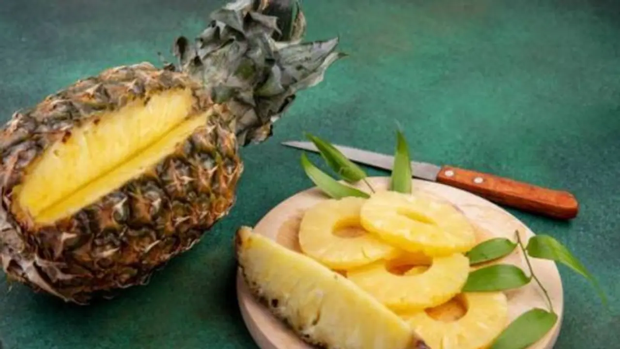 ഒരു പൈനാപ്പിളില് എന്തൊക്കെ അടങ്ങിയിരിക്കുന്നു എന്നറിയാമോ? ഒരു പൈനാപ്പിളില് എന്തൊക്കെ അടങ്ങിയിരിക്കുന്നു എന്നറിയാമോ?