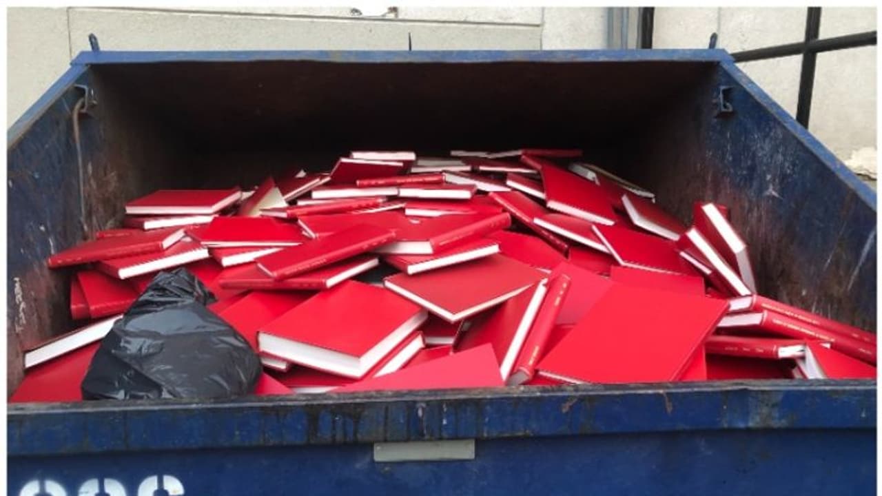 പിഎച്ച്ഡി തിസീസുകള്‍ ചവറ്റ് കൊട്ടയില്‍; പ്രതിഷേധവുമായി നെറ്റിസണ്‍സ് 