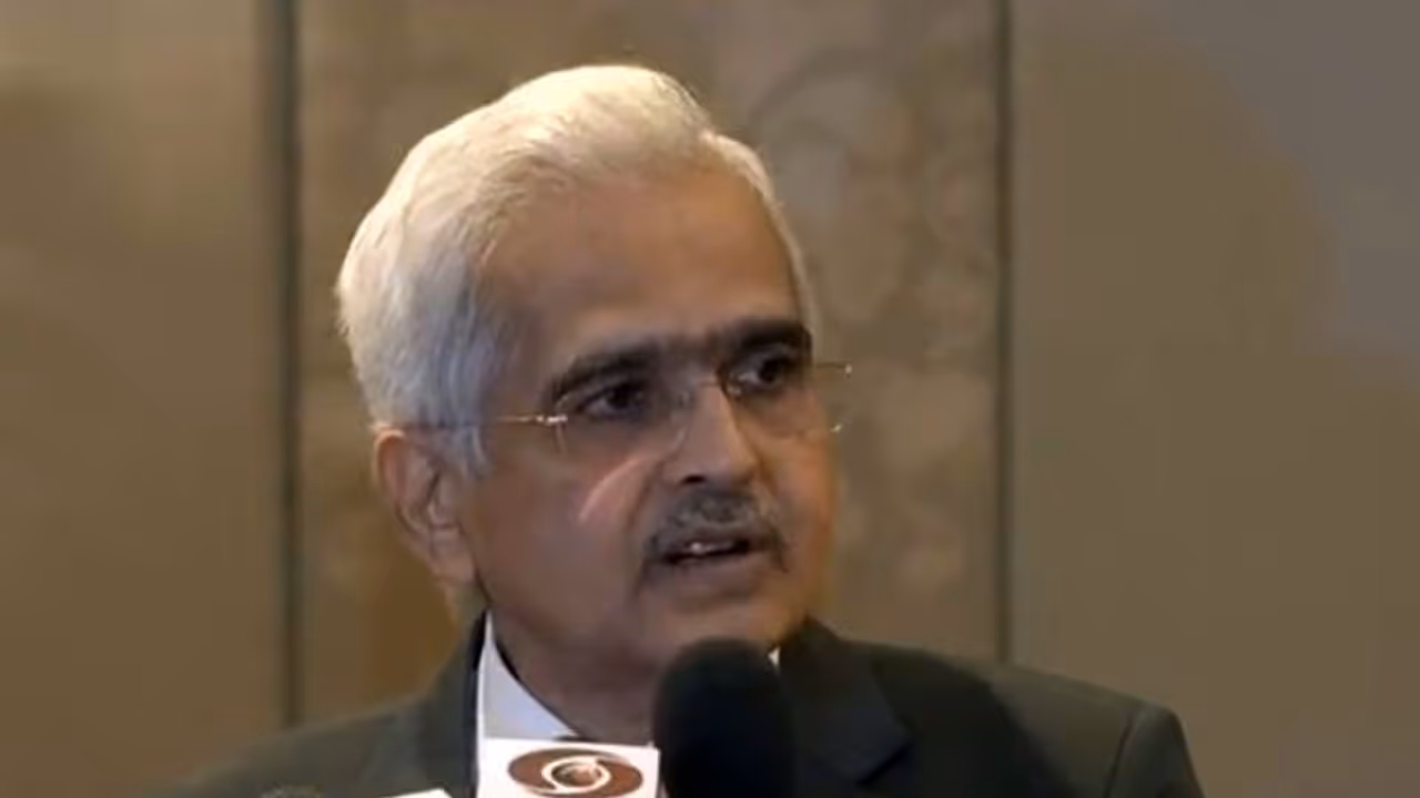 No reason for public to rush to banks: RBI Governor on Rs 2000 note withdrawal No reason for public to rush to banks: RBI Governor on Rs 2000 note withdrawal